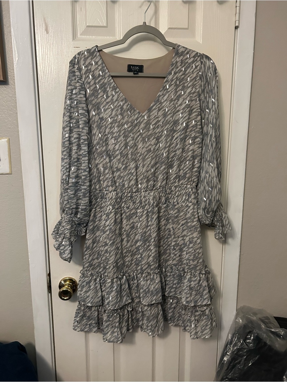 MSK Silver-Gray V-Neck Long Sleeve Tiered Ruffle Dress
